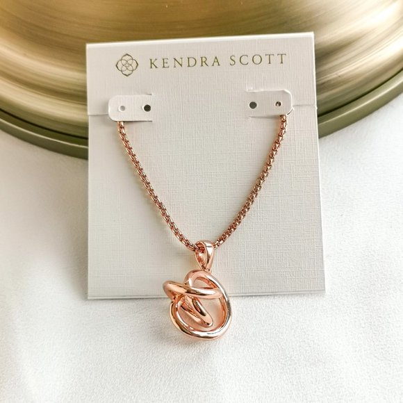 Knot Pendant Necklace Rose Gold 